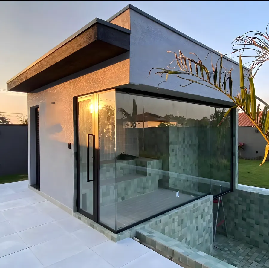 Ambiente externo fechado em vidro